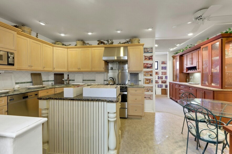 More Photos Of 209-211 Central Ave, East Newark Manufacturing For Sale