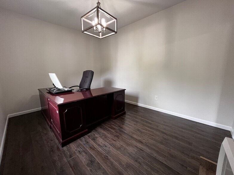 More Photos Of 593 Ramapo Valley Rd, Oakland Medical For Lease