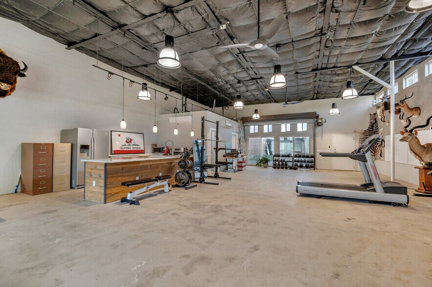 More Photos Of 2428 San Benito St, Fresno Showroom For Sale