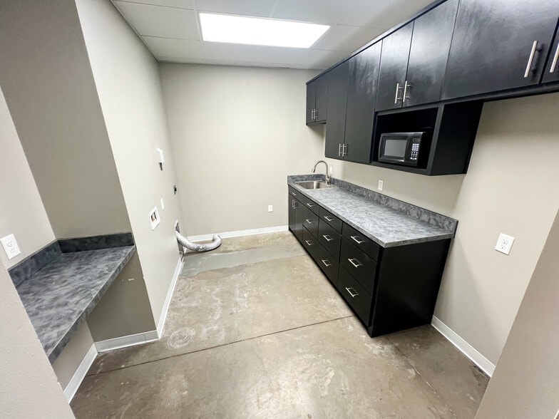 More Photos Of 100 N Main St, Midland Apartments For Lease