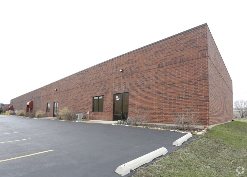 More Photos Of 805 Forestwood Dr, Romeoville Warehouse For Lease