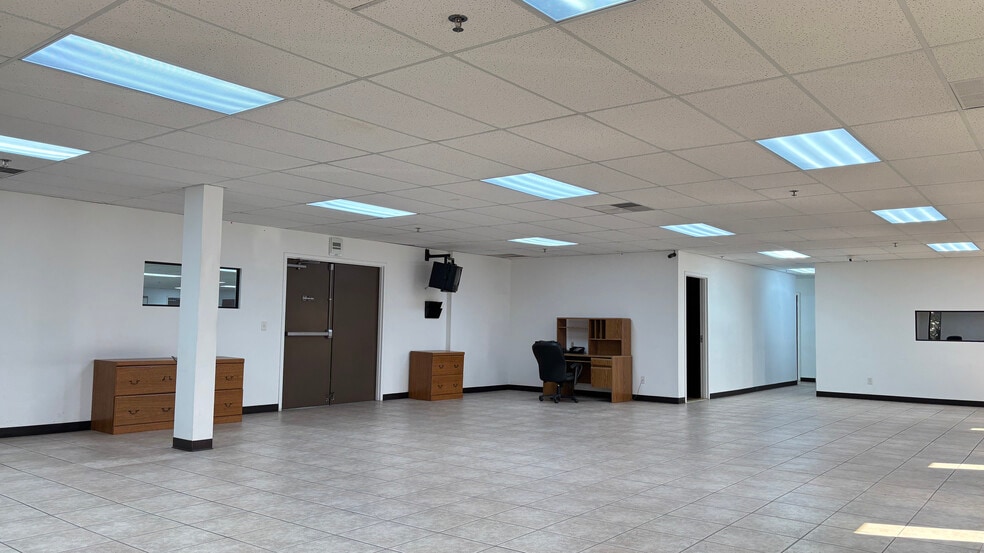 More Photos Of 475 Business Park Ln, Allentown Warehouse For Lease