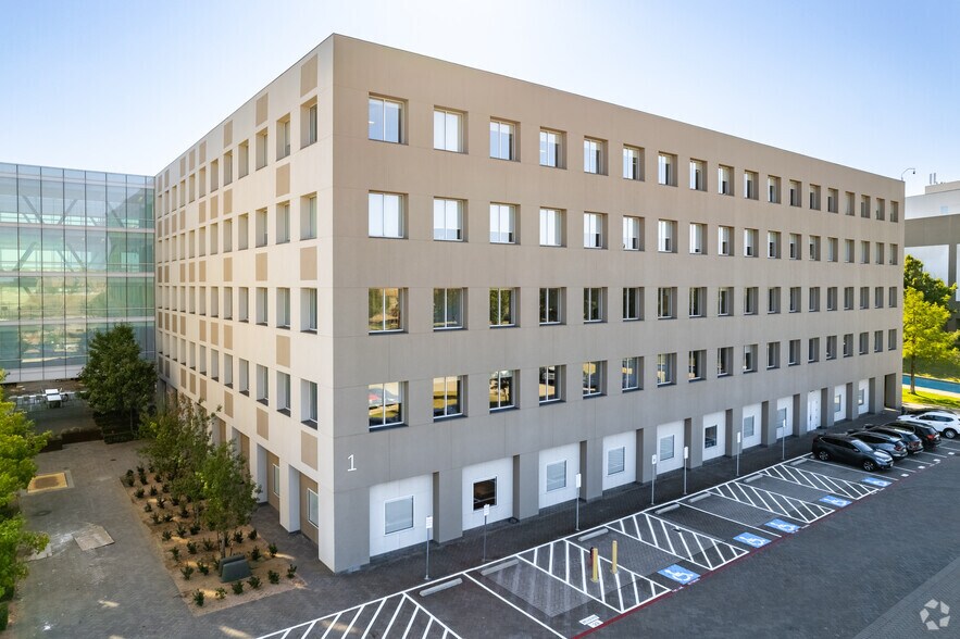 More Photos Of 1500 Solana Blvd, Westlake Unknown For Lease