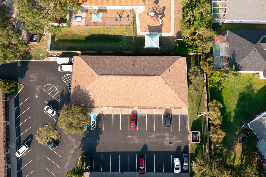 More Photos Of 8909 Regents Park Dr, Tampa Office Residential For Lease