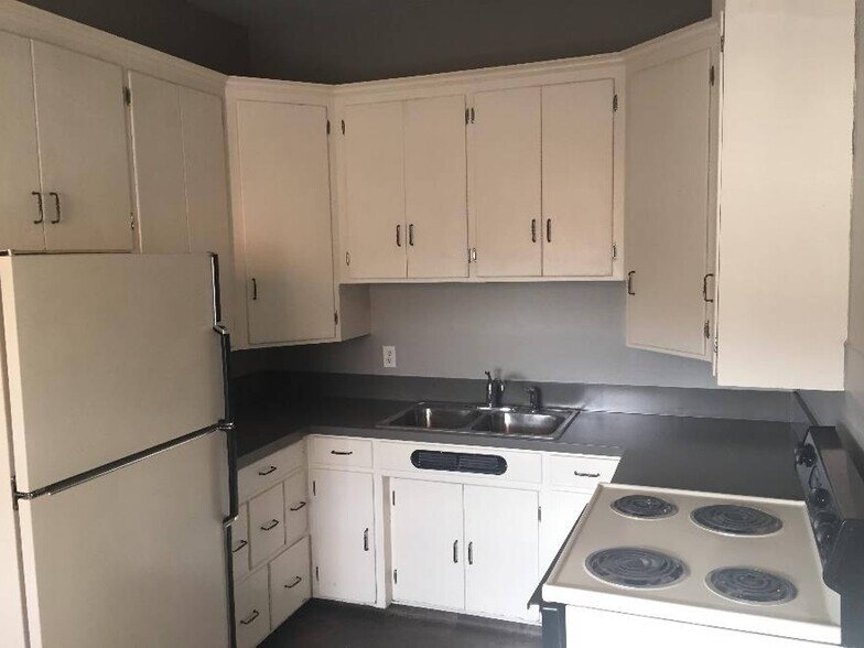 More Photos Of 112 NW 2nd Ave, Mandan Storefront Retail Residential For Lease