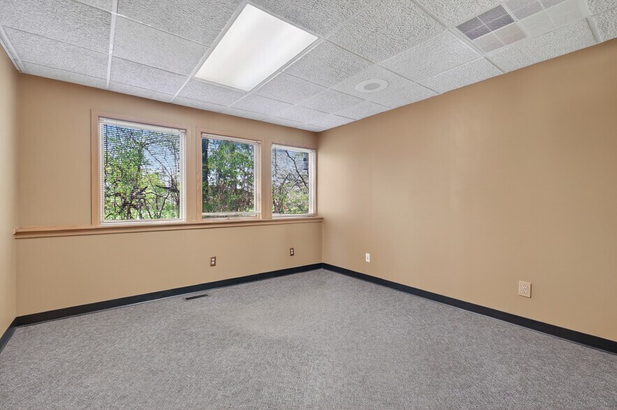 More Photos Of 6300 Sashabaw Rd, Village of Clarkston Storefront For Lease