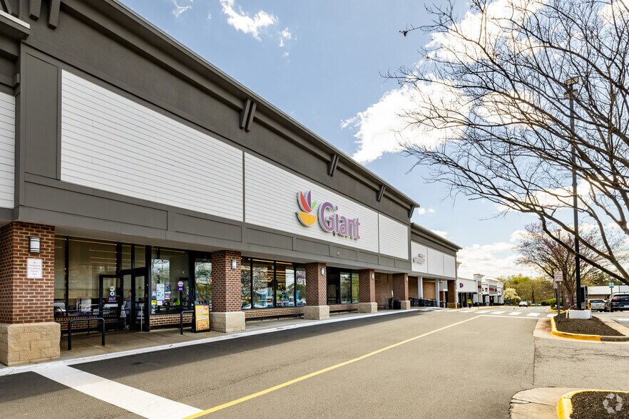 Primary Photo Of 2521-2575 John Milton Dr, Herndon General Retail For Lease