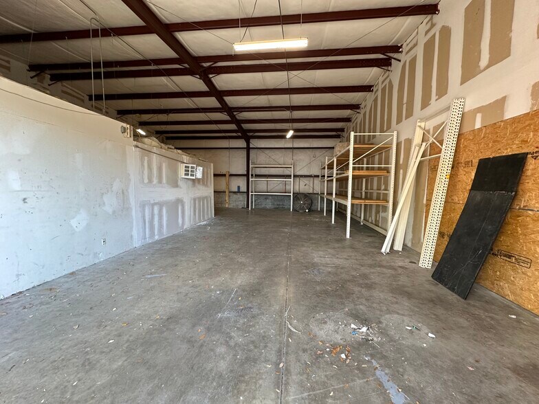 More Photos Of 2164 Platinum Rd, Apopka Light Distribution For Lease