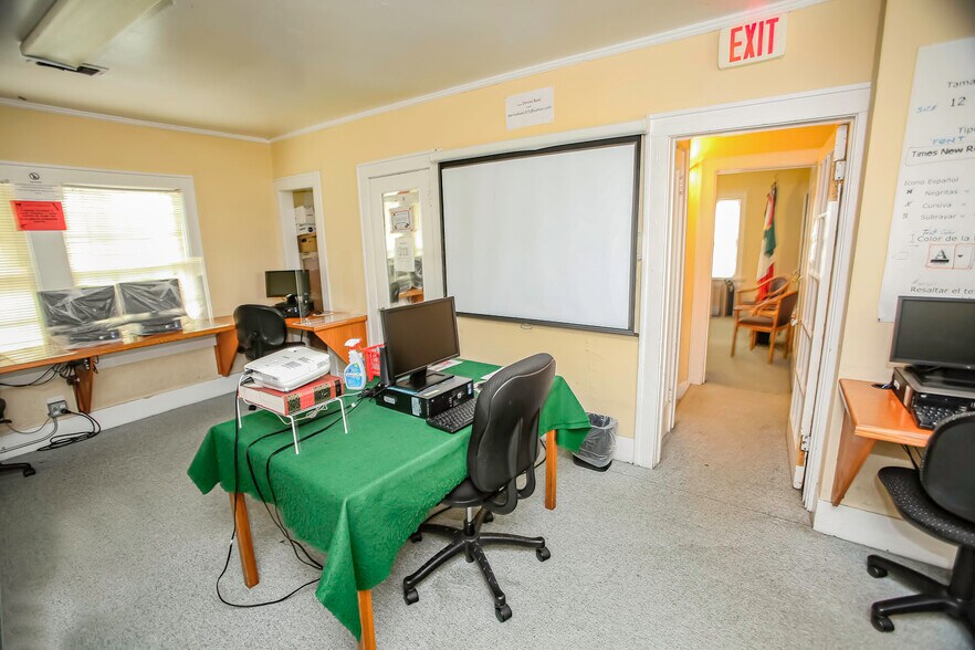 More Photos Of 4601 Caroline St, Houston Office For Lease