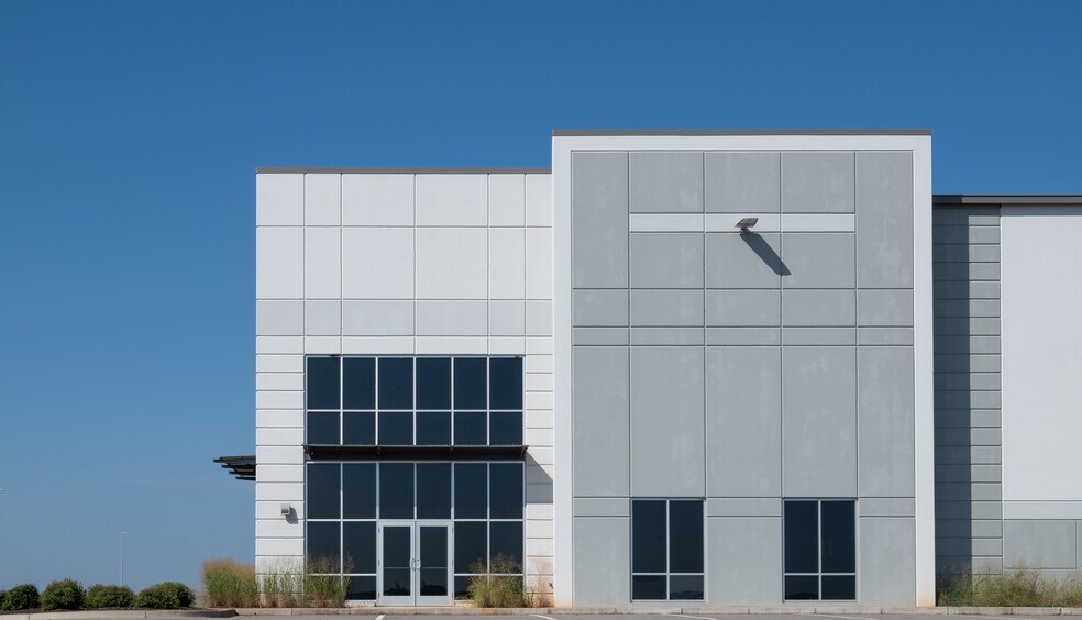 More Photos Of 23366 Bibb Garrett Rd, Tanner Distribution For Lease