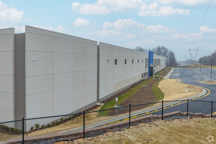 More Photos Of 1305 Furnace Rd, Linthicum Heights Distribution For Lease