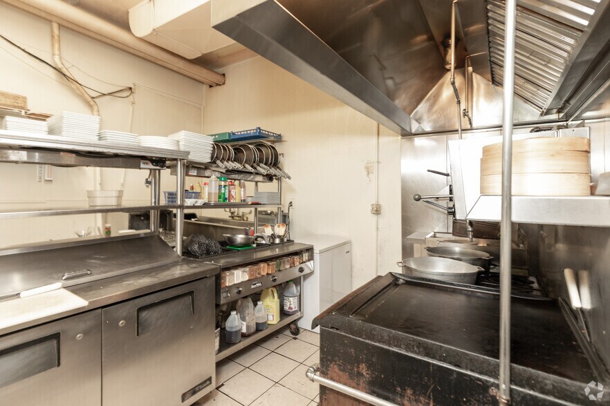 More Photos Of 439-451 S Broad St, Trenton Office For Lease