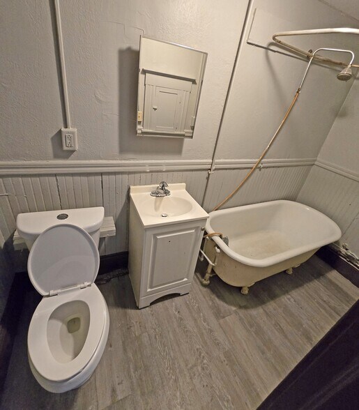 More Photos Of 37 Clinton Ave, Holyoke Apartments For Sale