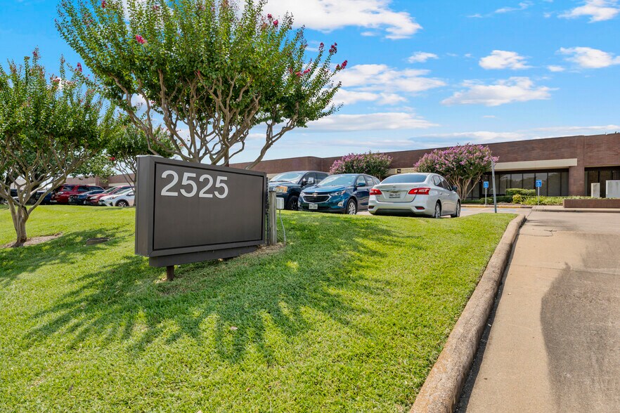 More Photos Of 2525 W Bellfort St, Houston Research And Development For Lease