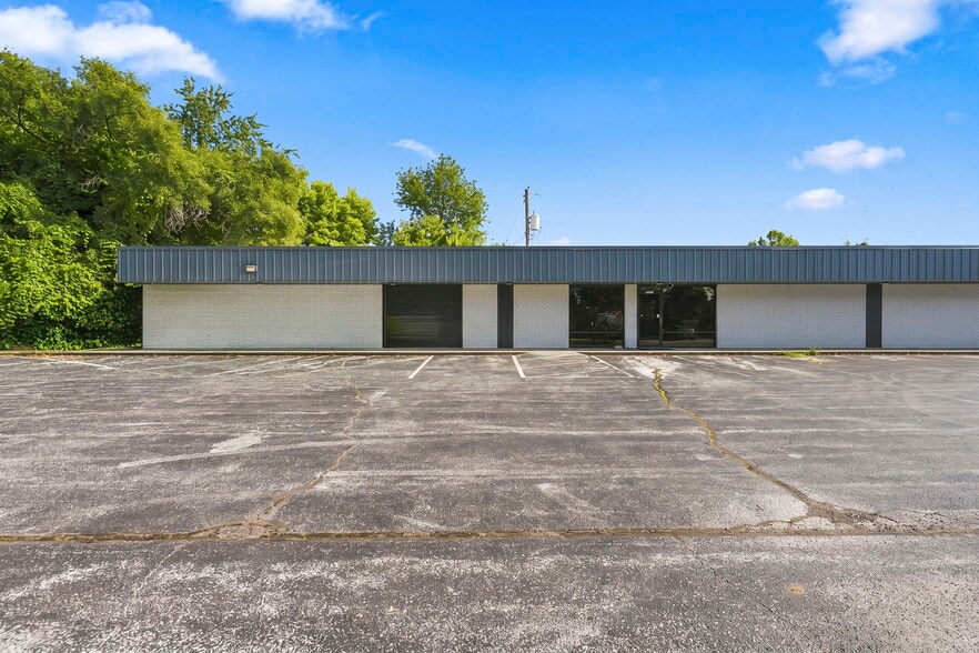 More Photos Of 5601 S Campbell Ave, Springfield General Retail For Sale