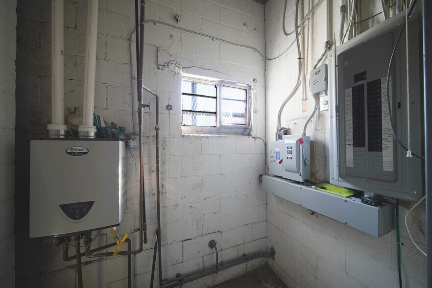 More Photos Of 8235 W 8 Mile Rd, Detroit Storefront For Sale