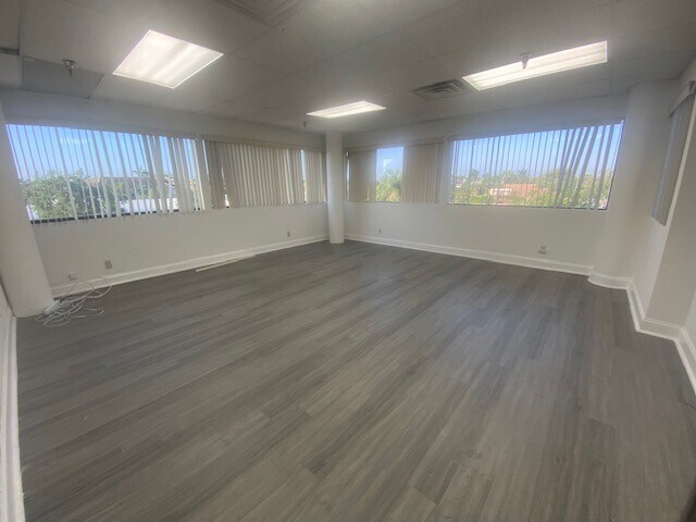 Primary Photo Of 1650 S Dixie Hwy, Boca Raton Medical For Lease