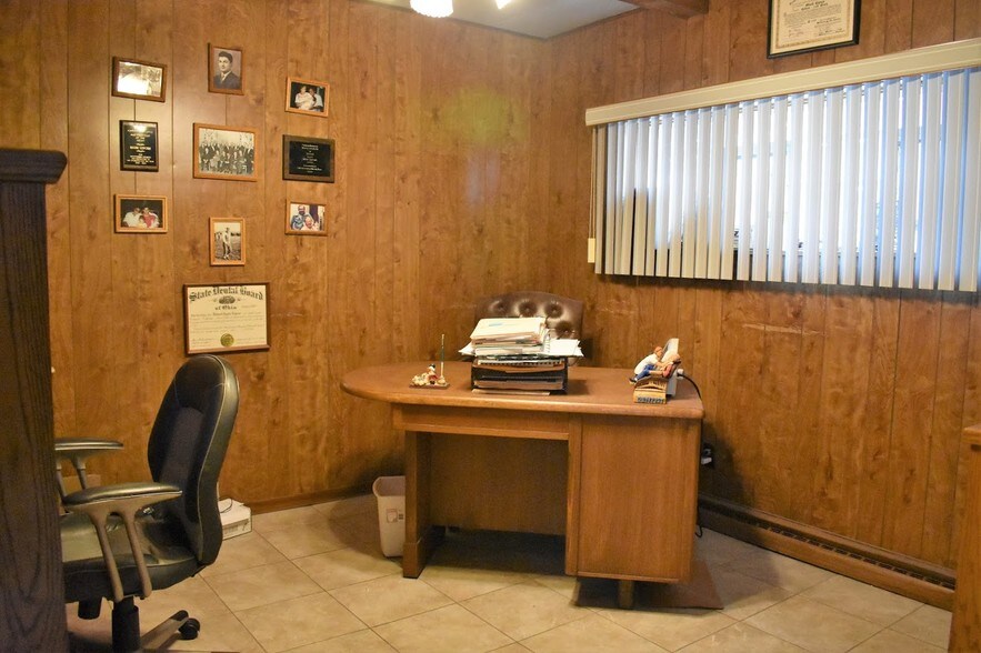 More Photos Of 5576 Mayfield Rd, Cleveland Freestanding For Sale