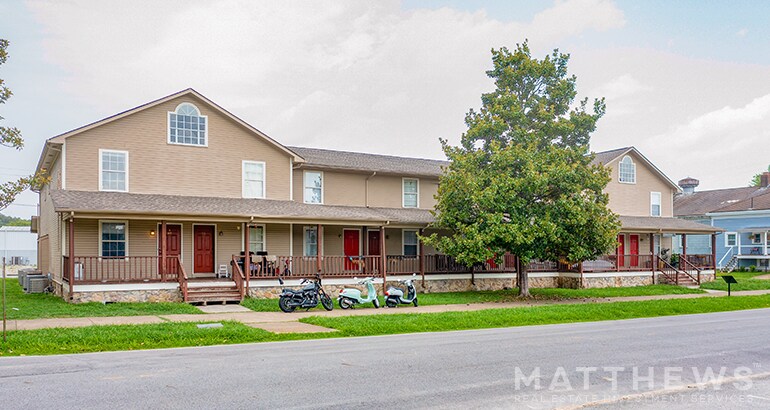 Primary Photo Of 403 Barnhardt Cir, Fort Oglethorpe Apartments For Sale