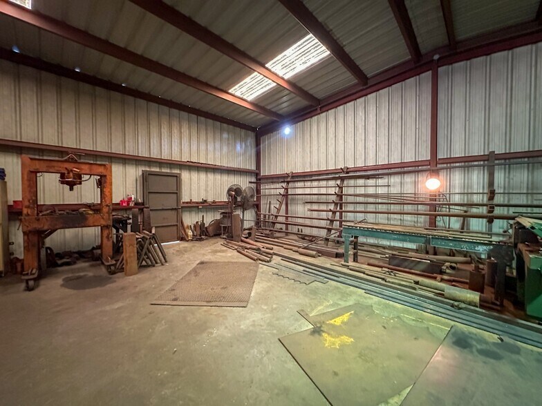 More Photos Of 4133 Loop 343, Rusk Manufacturing For Sale