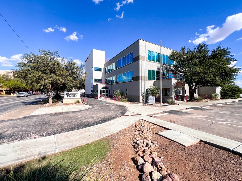 More Photos Of 901 W Wall St, Midland Office For Lease