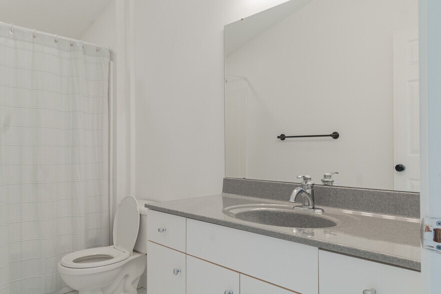 More Photos Of 72 Main St, Wiscasset Storefront Retail Residential For Sale