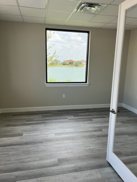 More Photos Of 5501 Cabrera Dr, Sugar Land Unknown For Lease