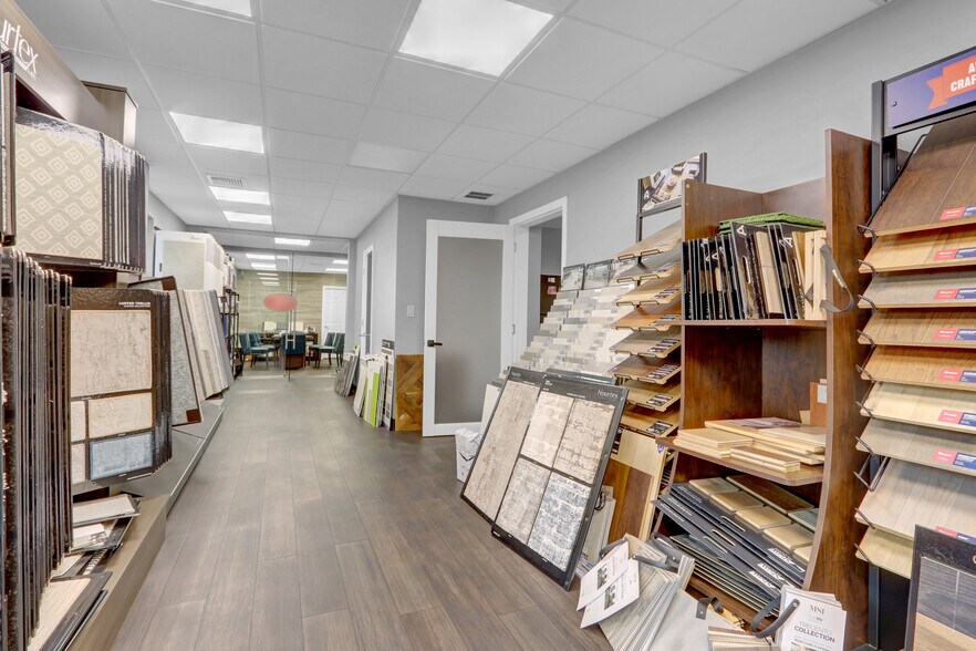 More Photos Of 665 Commercial Ave, Garden City Showroom For Sale