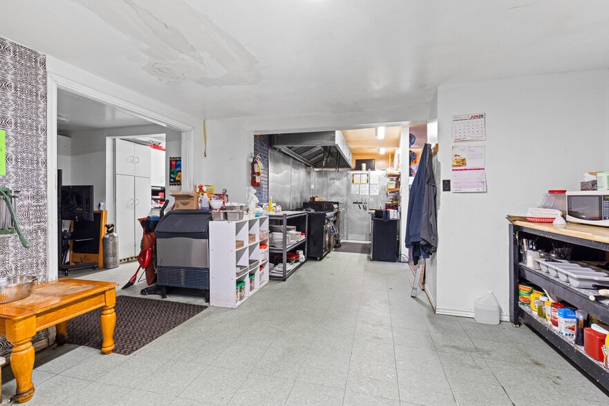 More Photos Of 7 Union St, Smiths Falls Restaurant For Sale