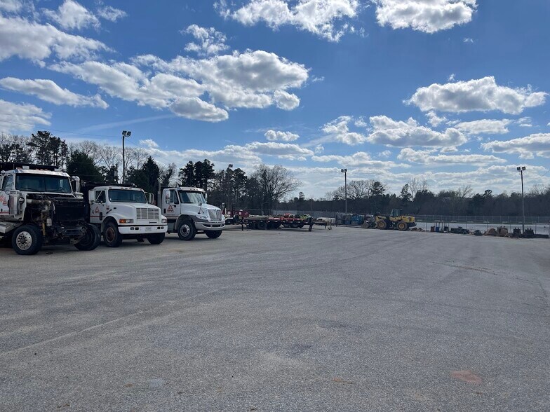 More Photos Of 391 Leonard Rd, Greer Truck Terminal For Lease