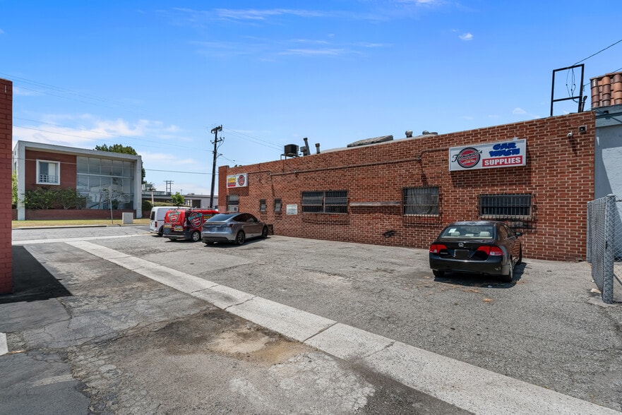 More Photos Of 5711 Sheila St, Commerce Warehouse For Sale