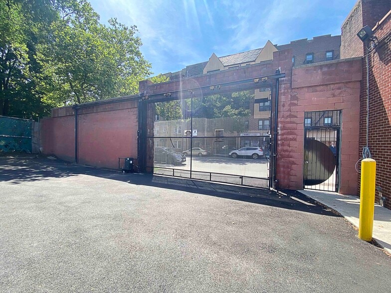 More Photos Of 403 E 3rd St, Mount Vernon Funeral Home For Sale