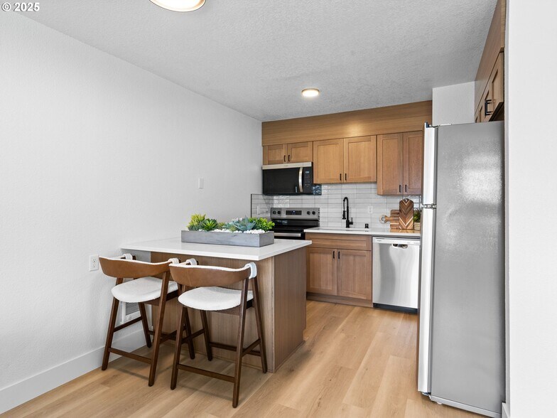 More Photos Of 10701 NE 59th St, Vancouver Apartments For Sale