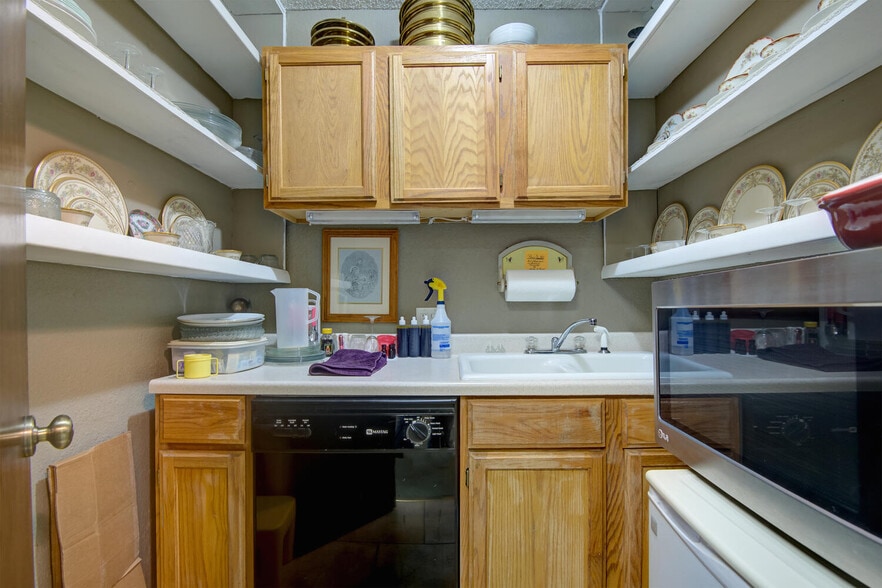 More Photos Of 2833 W Main St, Jenks Religious Facility For Sale