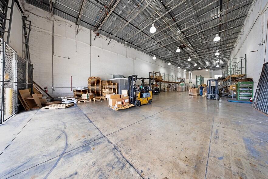 More Photos Of 3301-3389 NW 97th Ave, Miami Warehouse For Lease