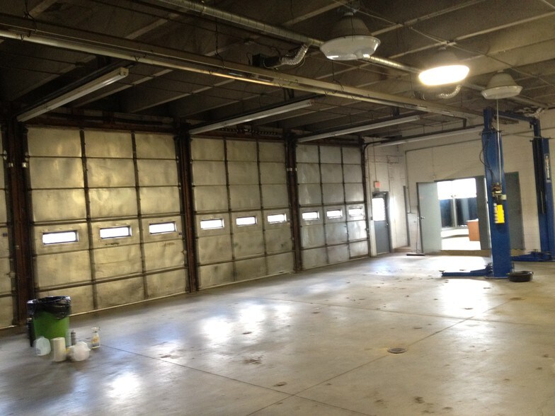 More Photos Of 2200 N Rand Rd, Palatine Freestanding For Sale