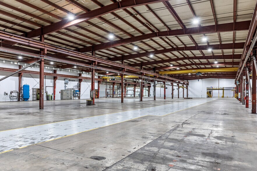 More Photos Of 1402 E Veterans Memorial Pky, Warrenton Manufacturing For Sale