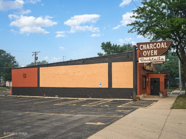More Photos Of 4400 Golf Rd, Skokie Restaurant For Sale