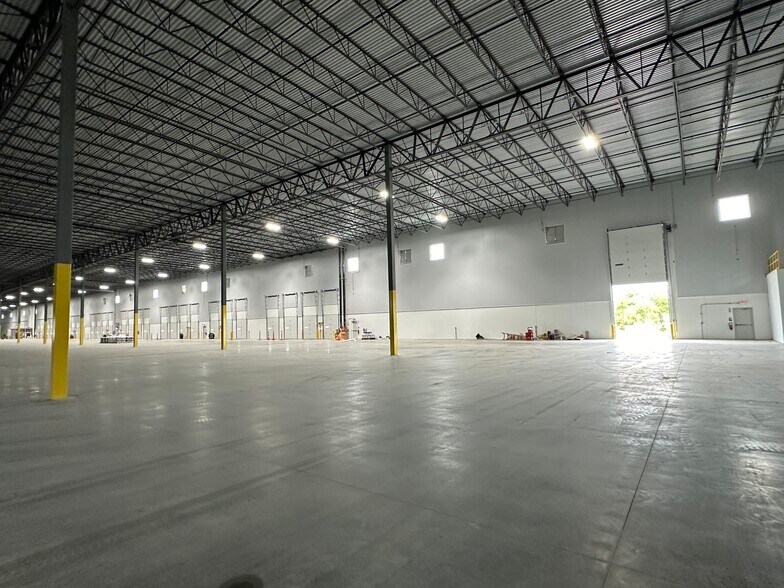 More Photos Of 116 Cameron St, Elizabethtown Distribution For Lease