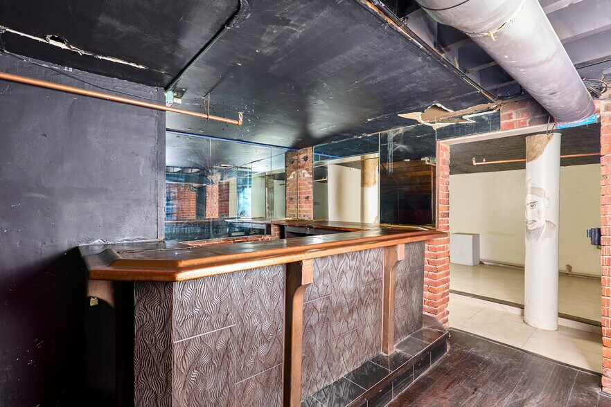 More Photos Of 910 2nd St, Sacramento Bar For Sale
