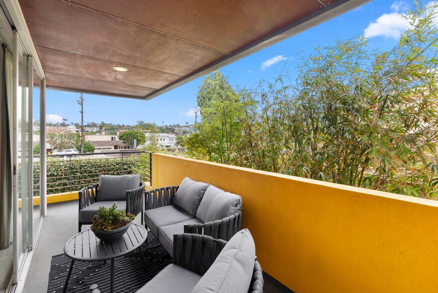 More Photos Of 930-932 Manhattan Beach Blvd, Manhattan Beach Office Residential For Sale