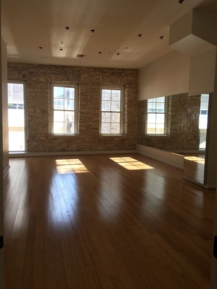 More Photos Of 314 Congress Ave, Austin Storefront Retail Office For Lease