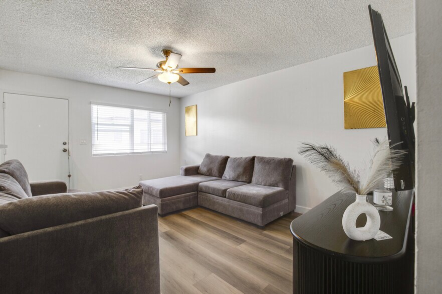 More Photos Of 817 Mira Mar Ave, Long Beach Apartments For Sale