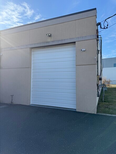 More Photos Of 1610 9th Ave, Bohemia Warehouse For Lease