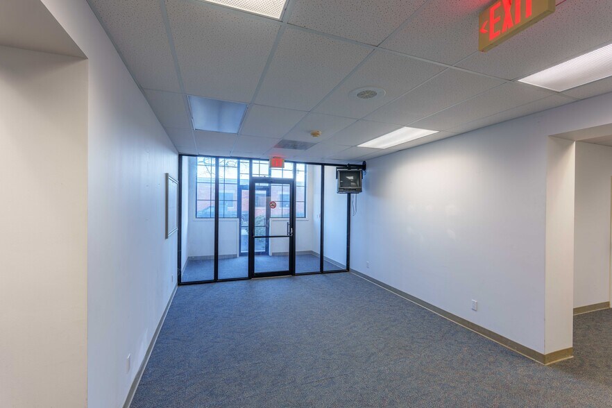 More Photos Of 415 Franklin D Roosevelt Dr, Muscle Shoals Office For Lease