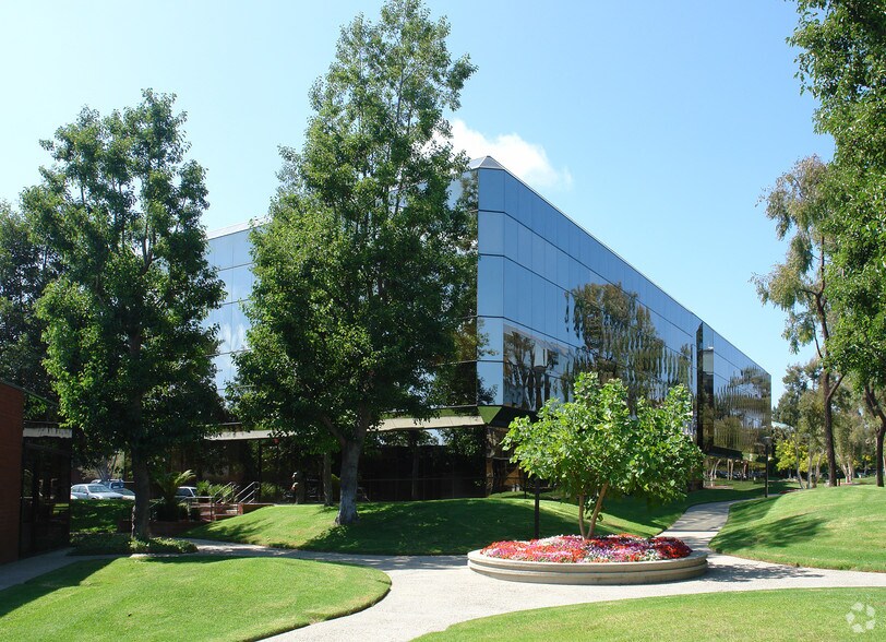 More Photos Of 1000 S Hill Rd, Ventura Medical For Lease