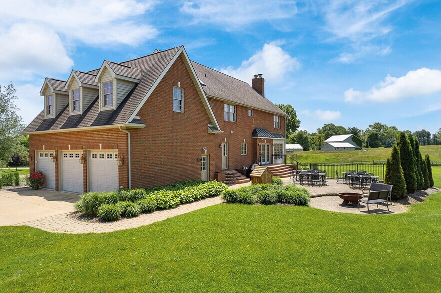 More Photos Of 5495 Meese Rd NE, Louisville Sports And Entertainment For Sale