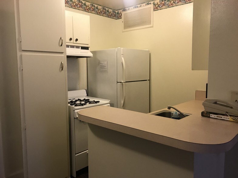 More Photos Of 528 S Saunders Ave, Tyler Hotel For Sale