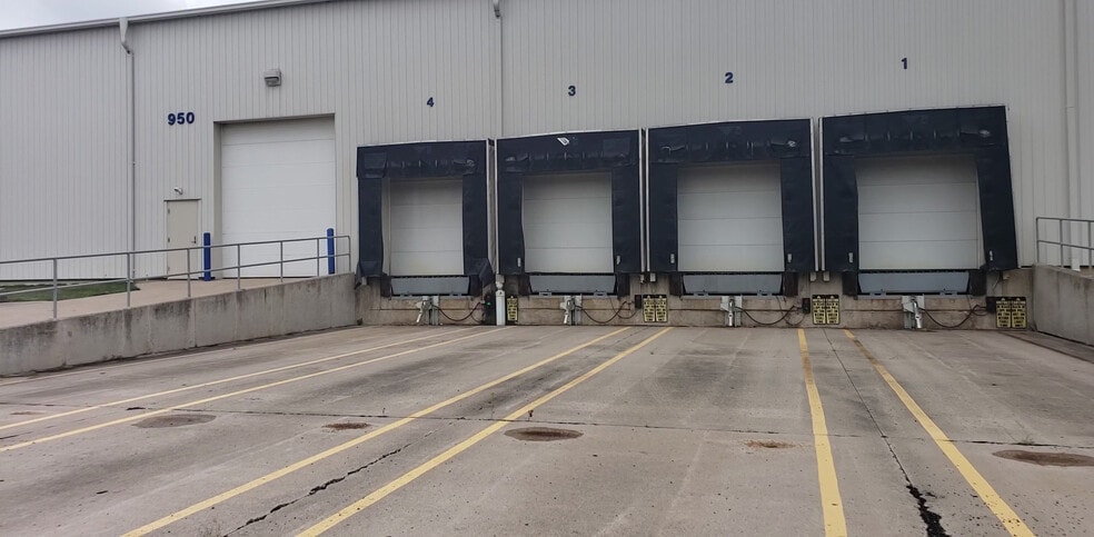 More Photos Of 990 N Vandemark Rd, Sidney Distribution For Lease