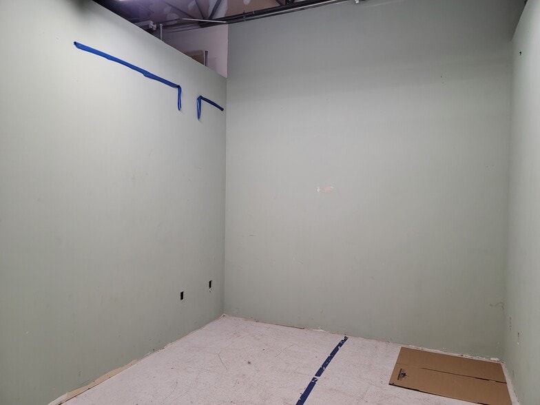 More Photos Of 362 Industrial Park Rd, Middletown Warehouse For Sale